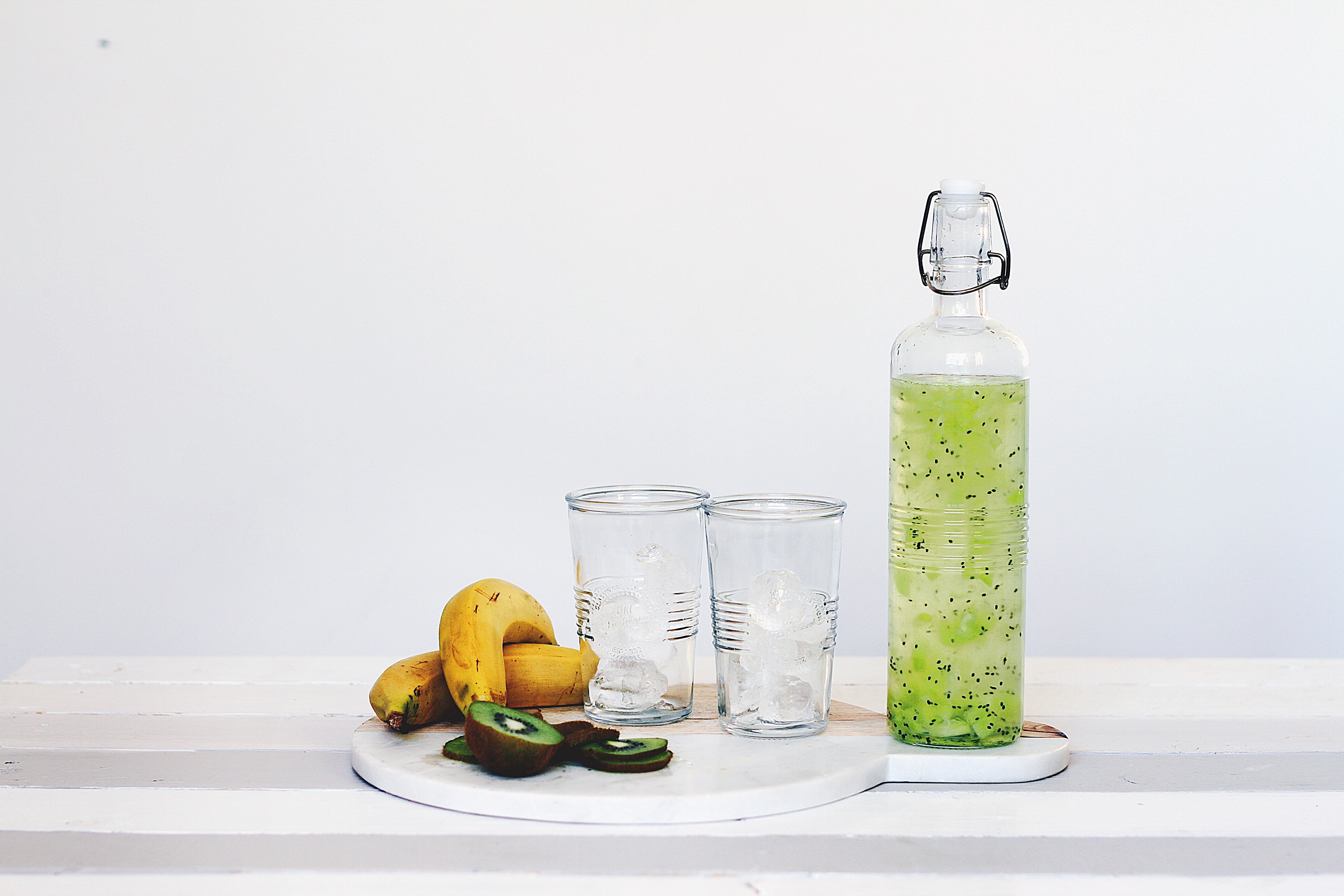 5 prostych pomysłów na domowe wody smakowe