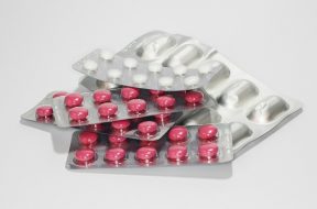 medications-342440_640